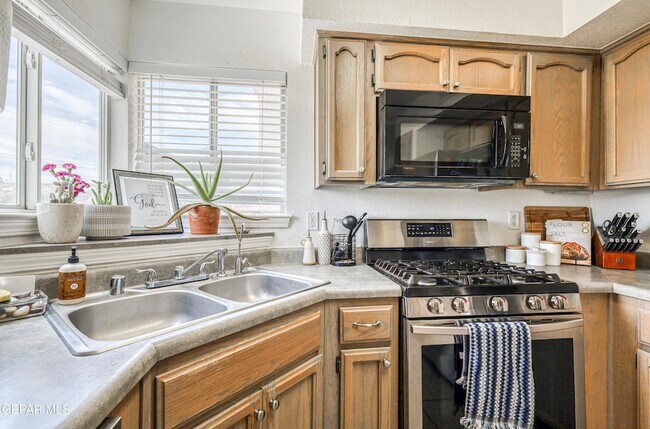 Building Photo - 12748 Tierra Pueblo Dr