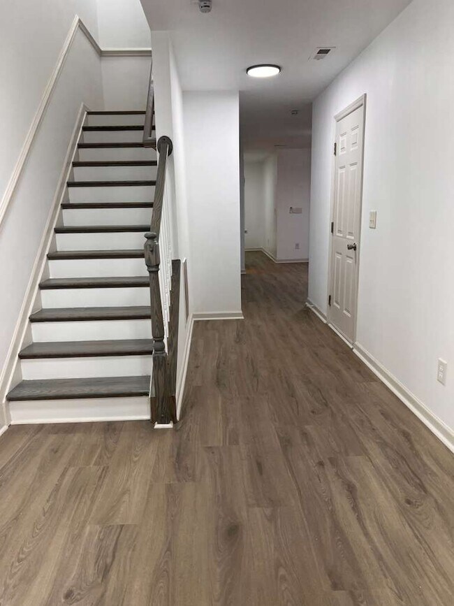 Building Photo - 132 Darley Dale Loop