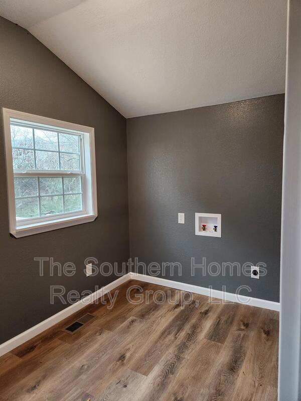 Building Photo - 116 Shryer Rd