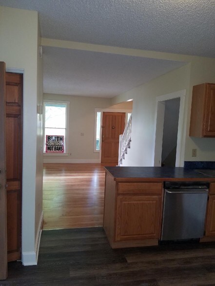 kitchen to living room - 724 W Washington St