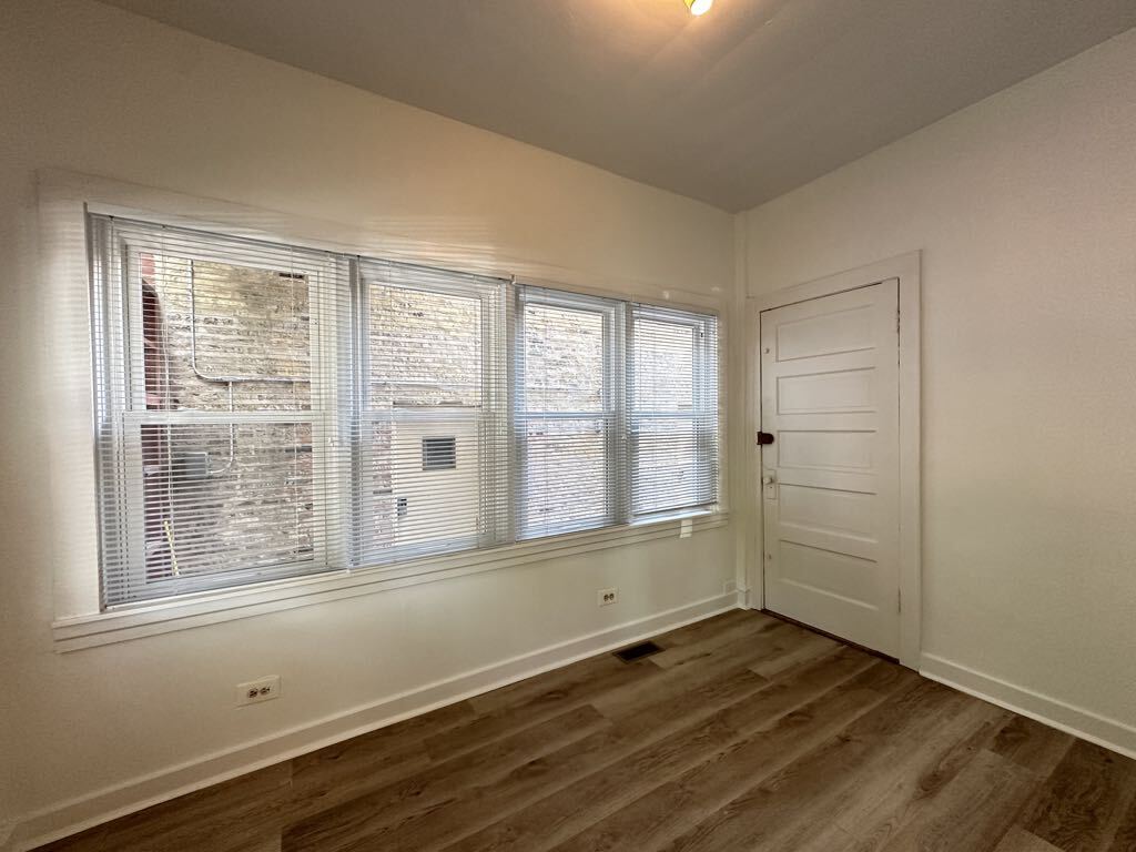 Building Photo - 3532 N Ashland Ave
