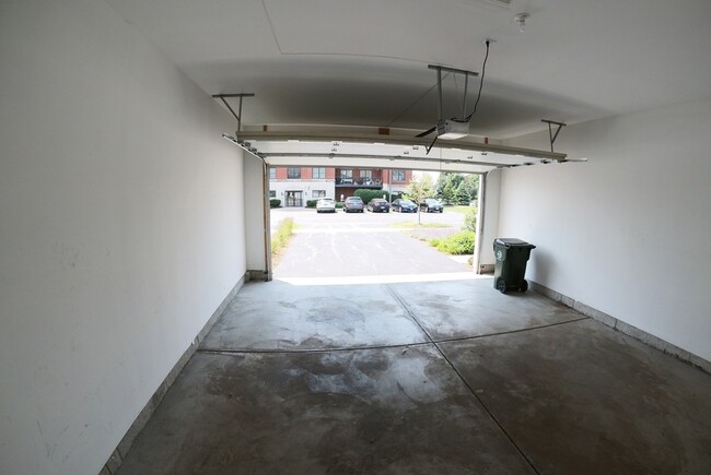 Building Photo - 10750 Clock Tower Dr