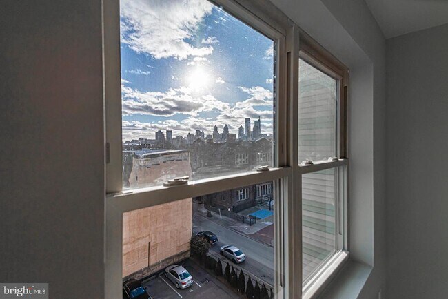 Building Photo - 526 Brown St