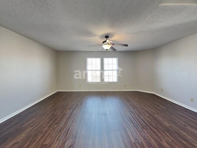 Building Photo - 1344 Ellington Dr