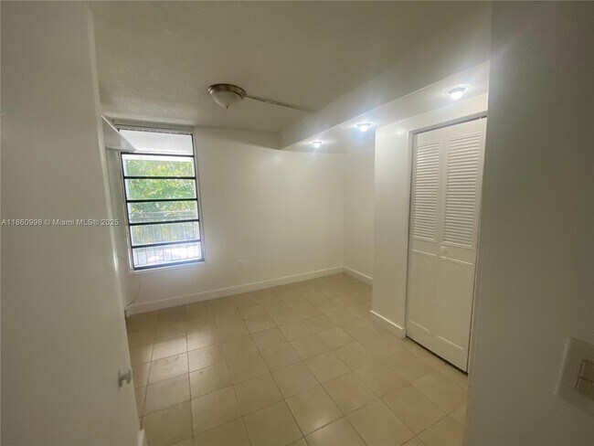 Building Photo - 7899 NE Bayshore Ct