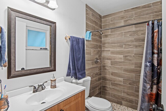 Building Photo - 232 SW Kimball Cir