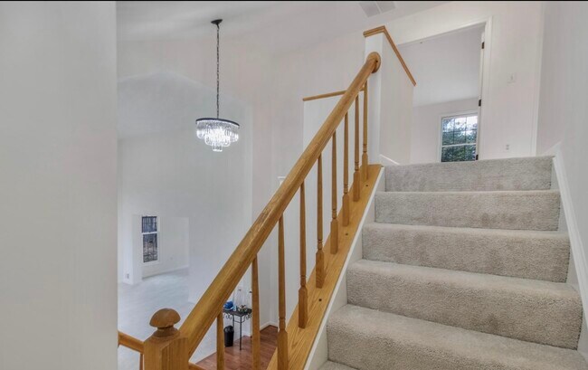 Building Photo - 4100 Ulster Rd