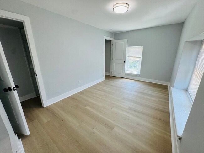 Building Photo - Remodeled 4bd/2 bath Home with Rear yard!!...
