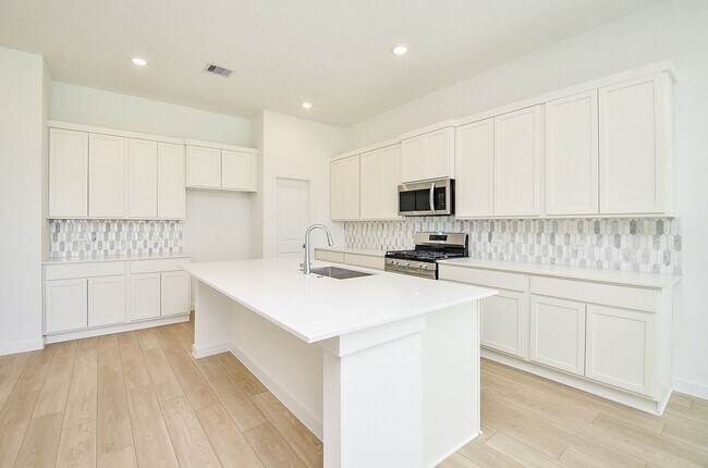 Building Photo - 2708 Pne Blf Dr