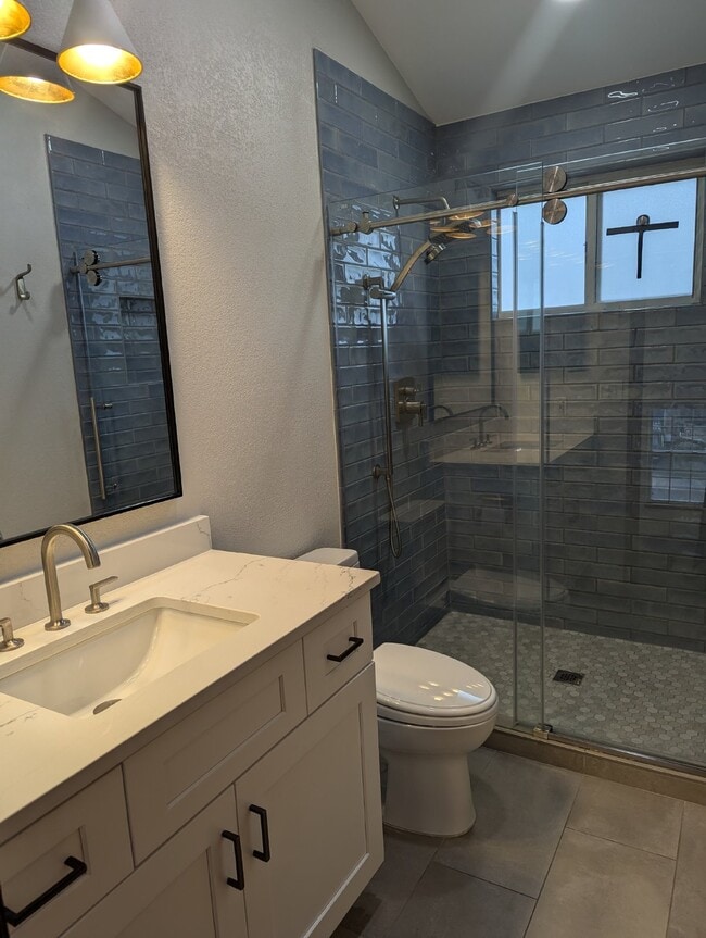 Building Photo - Fully Updated Littleton Home with Mountain...