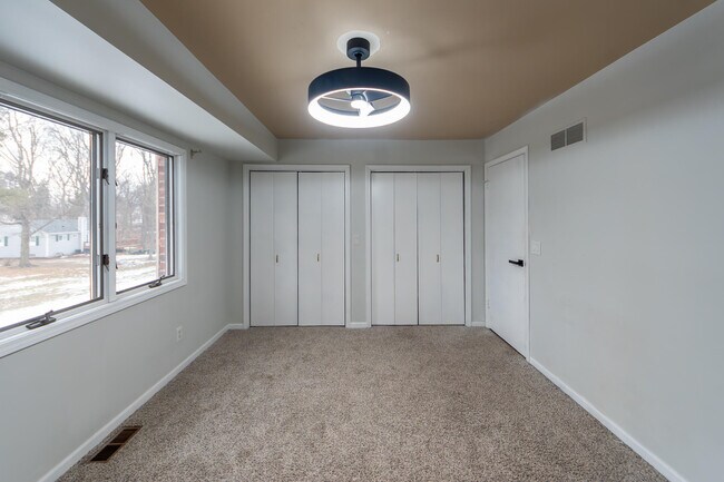 Building Photo - 46105 W Seven Mile Rd