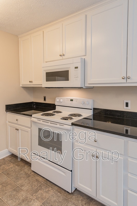 Building Photo - 614 River Birch Dr