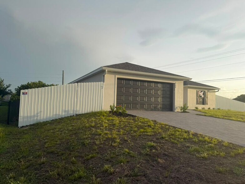 Building Photo - 2324 NW 25th St