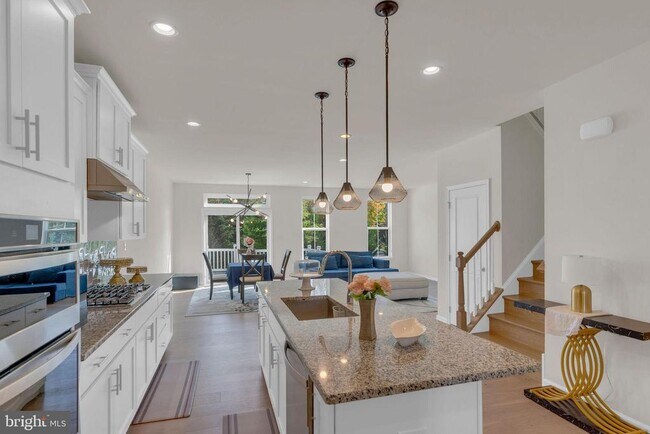 Building Photo - 29 Beachwood Dr