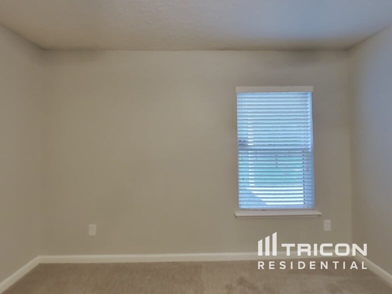 Building Photo - 10768 Stanton Hills Dr E