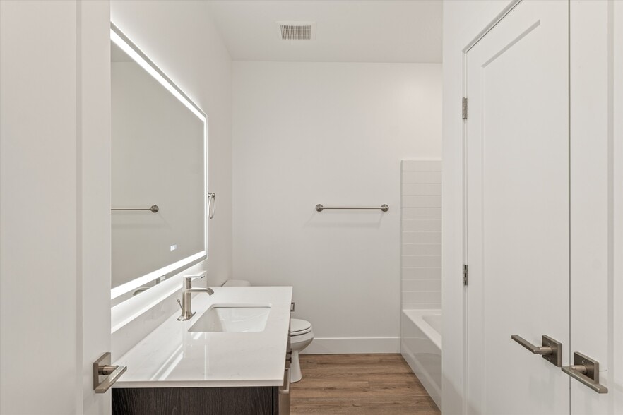 Building Photo - 6129 W 100 S