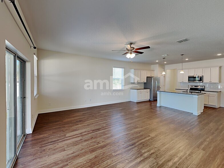 Building Photo - 1306 Celery Ave