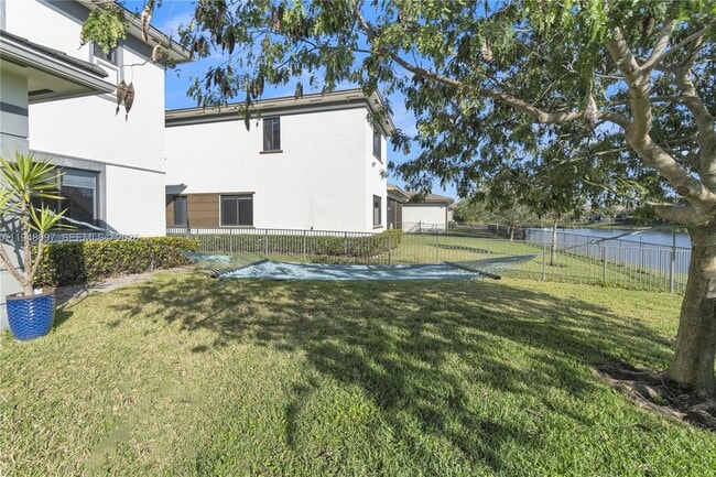 Building Photo - 10890 Shore St