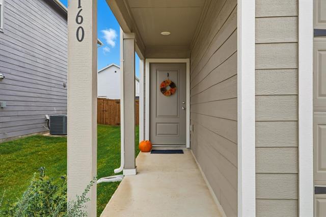Building Photo - 12160 Thoroughbred Dr