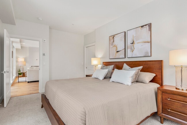 Building Photo - 1 US-1