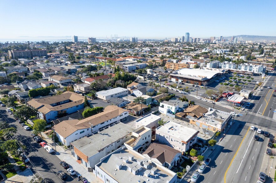 Building Photo - 2430 E 7th St