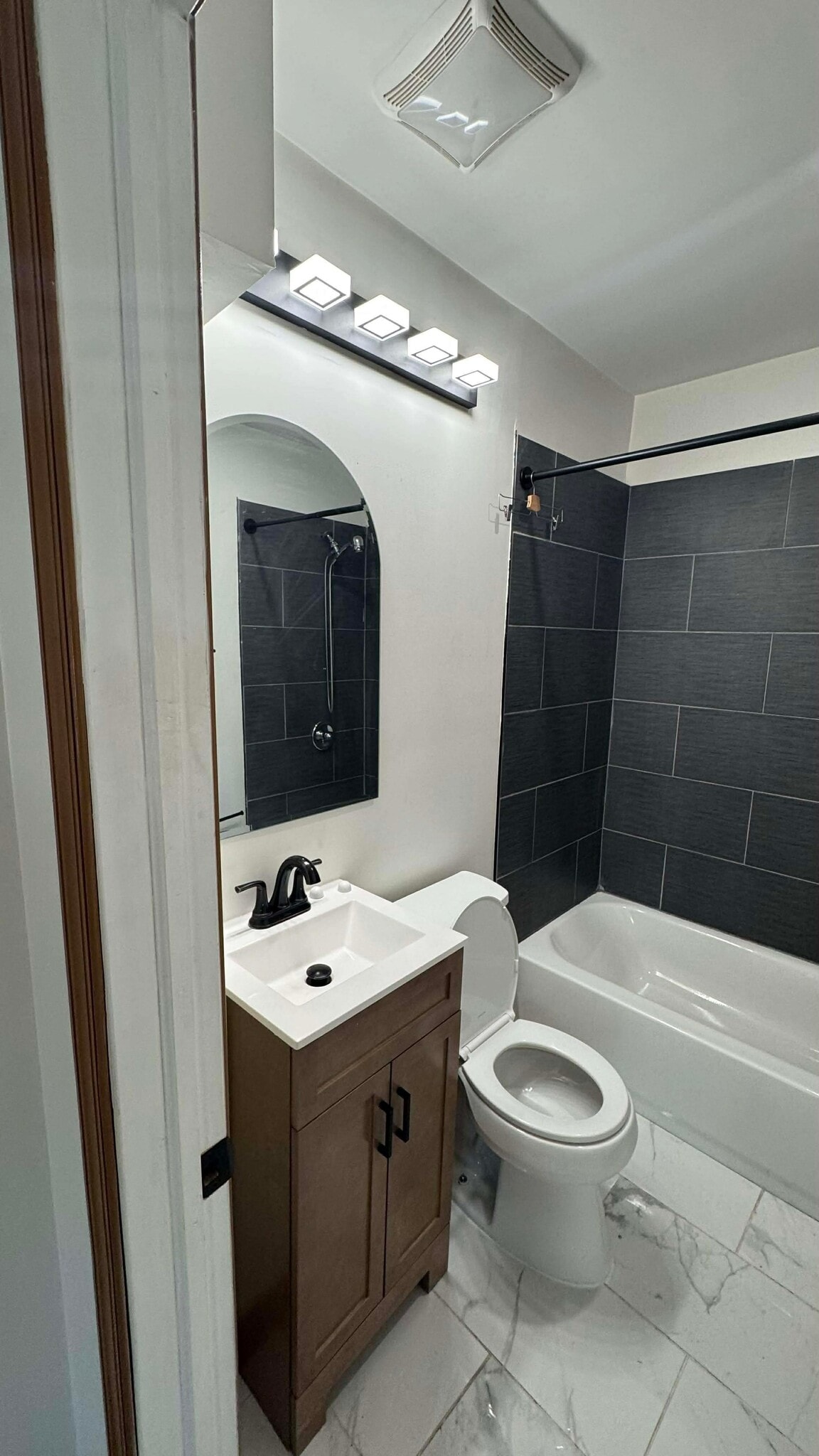 Building Photo - 2433 Druid Hill Ave