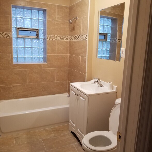 Building Photo - 638 E 92nd St