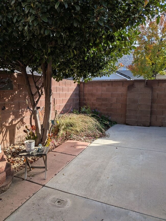 Building Photo - Easy Living! 3 Bedroom Home in St. George