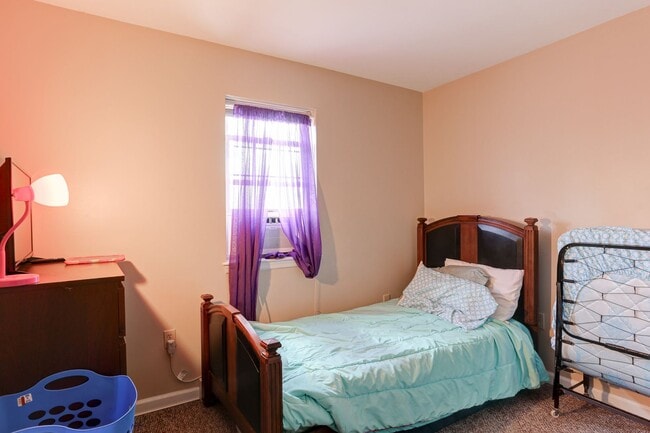 Building Photo - Three bedroom, one bathroom home in Dover