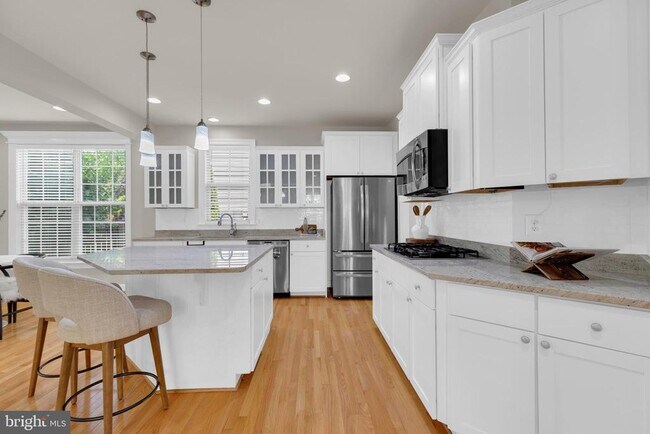 Building Photo - 42706 Chisholm Dr