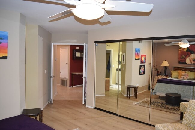 Building Photo - 2 Bedroom 2 Bath Single Story Golf Course ...