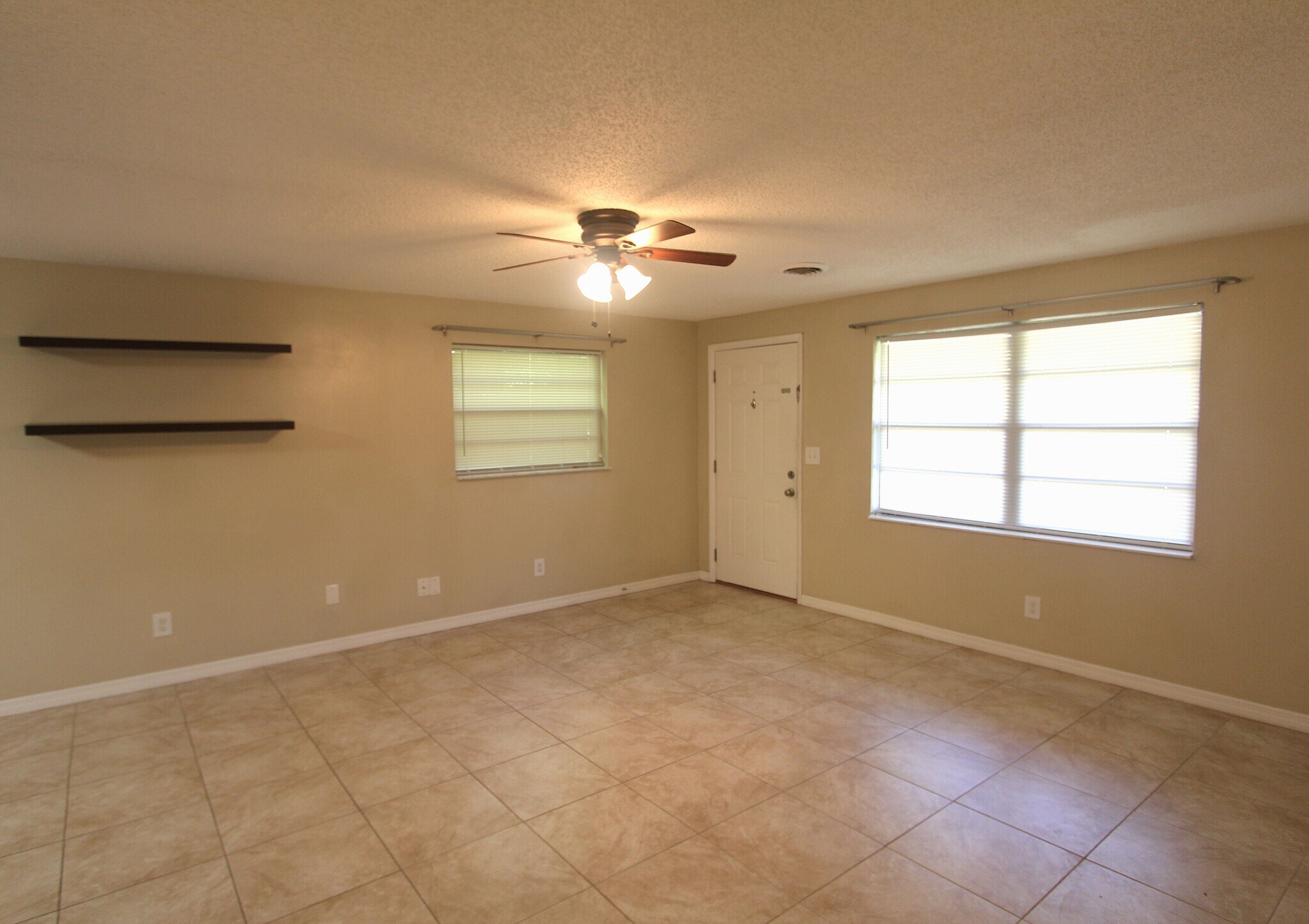 Building Photo - 38942 9th Ave