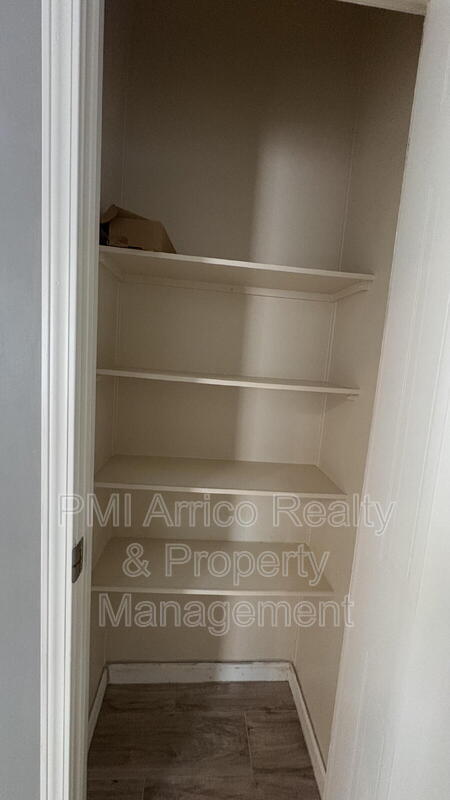 Building Photo - 712 Choo Choo Ln