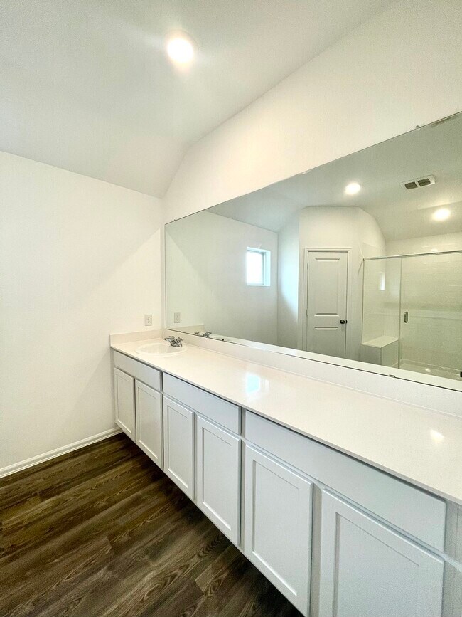 Building Photo - 2940 Tantara Dr