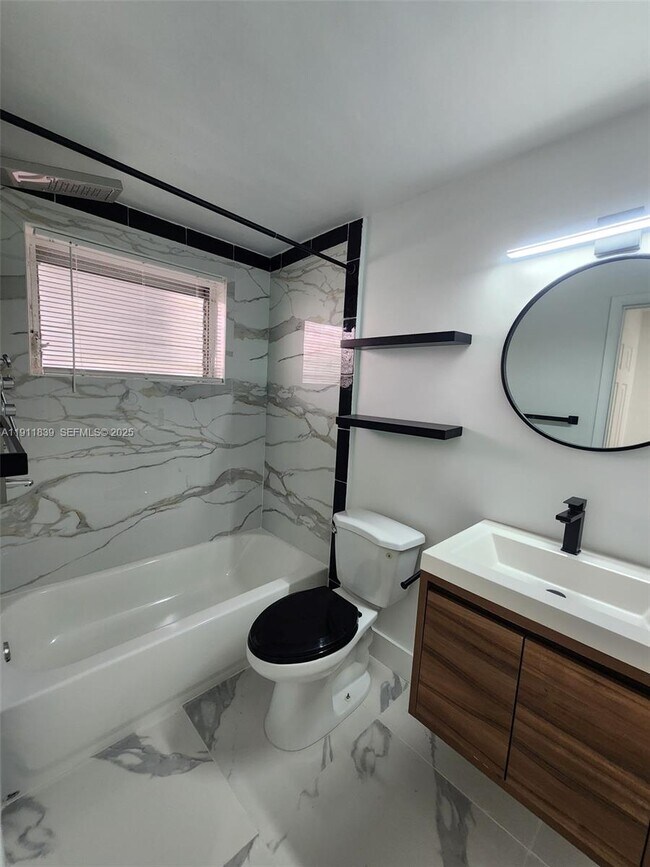 Building Photo - 2101 Normandy Dr