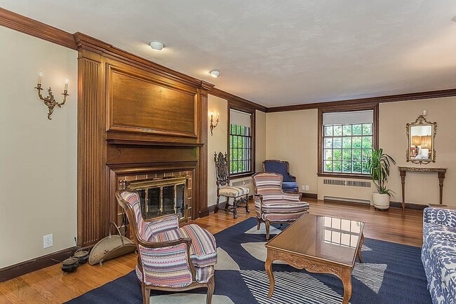 Building Photo - 244 Clifton St