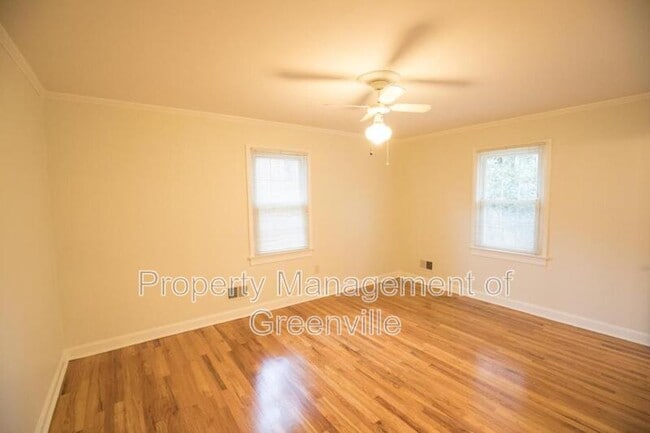 Building Photo - 121 Scarlett St