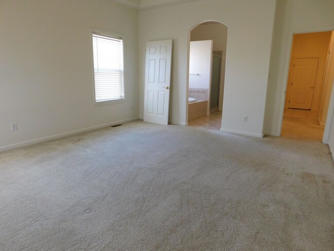 Building Photo - Spacious Home in N Grand Junction