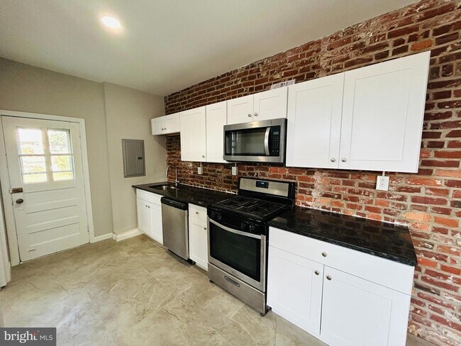 Building Photo - 326 Fountain St