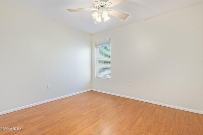 Building Photo - 1927 E Hampton Ave