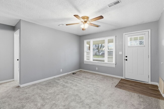 Building Photo - 3 Bed | 1 Bath | FULLY Remodeled | FULLY Fenced Yard | Springfield MO | PETS WELCOME!
