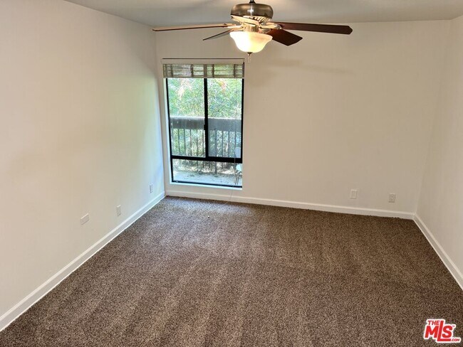 Building Photo - 950 Kings Rd