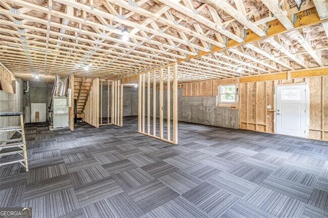 Building Photo - 215 Pinecone Ln