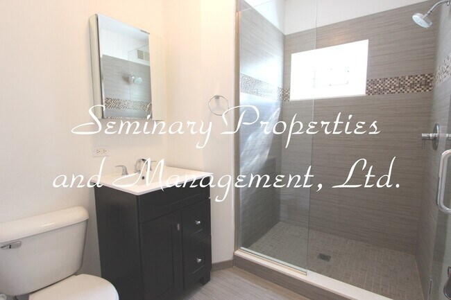 Interior Photo - 921-27 W Sunnyside