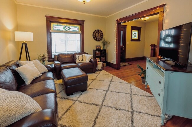 Building Photo - Charming 3bed 1.5bath Home in Saint Paul