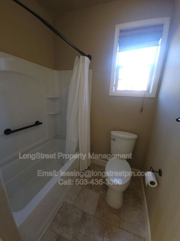 Building Photo - 9739 NW Henry Ct