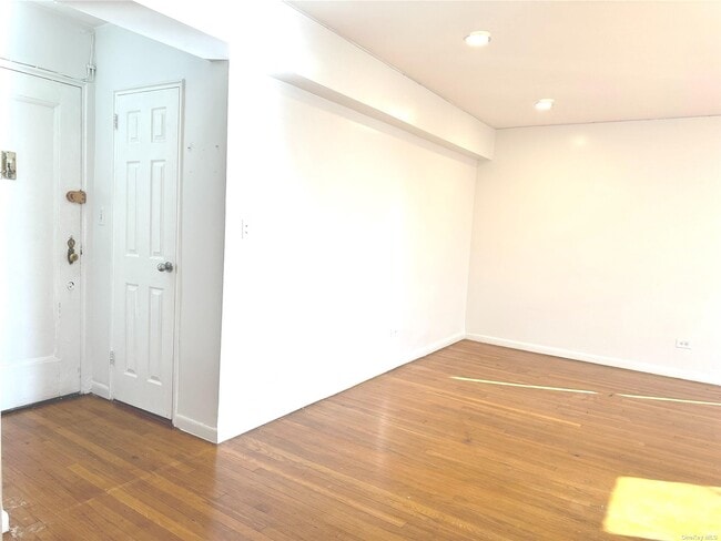 Building Photo - 150-11-150-72 72nd Rd