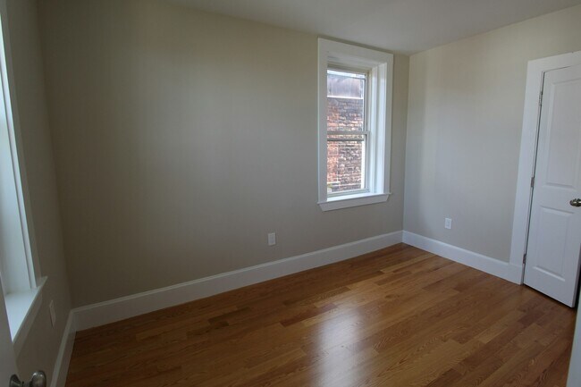 Building Photo - 38 Frankfort St