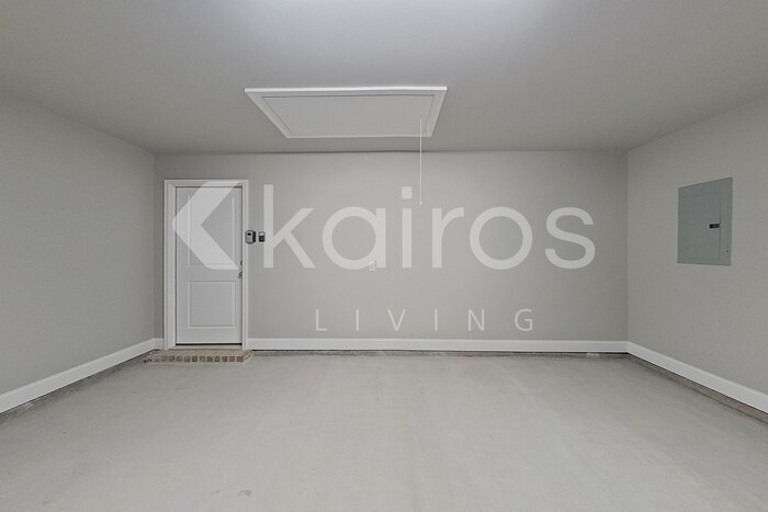 Building Photo - 22871 Balsam Dr