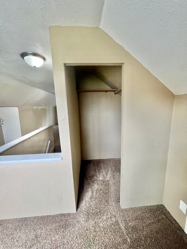 Building Photo - NEW LISTING! 3 Bedroom House!